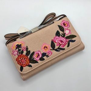 Floral embroidered crossbody wallet 🌸